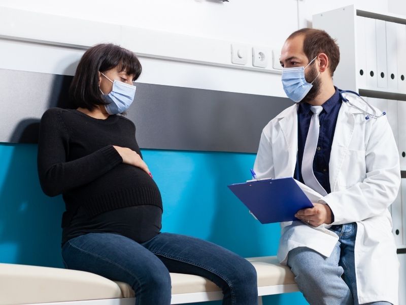 covid-19-pandemisinde-gebelik-ve-kadin